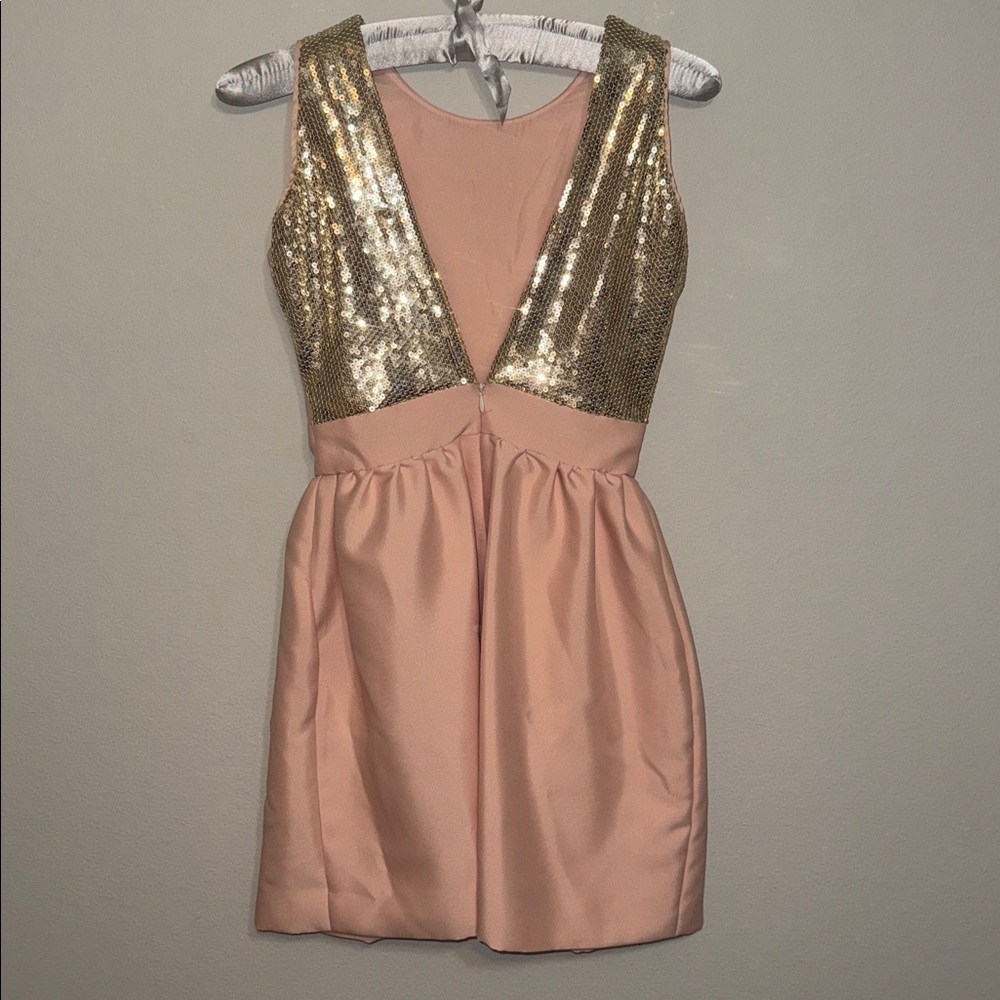 Camilyn Beth Peach Gold Sequin Back Party Dress - size 0. B7 - Picture 3 of 7